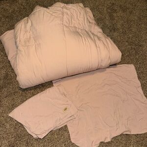 Ugg Luxurious pink Bedding Set